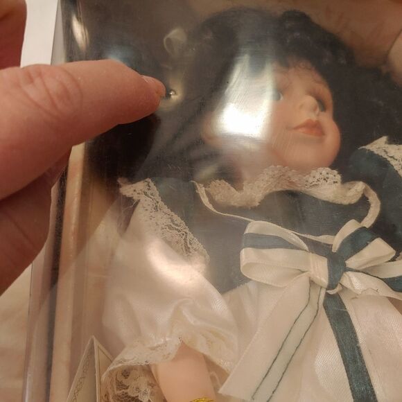 Collectors Choice VINTAGE Genuine Fine Bisque Porcelain Green Eyed Brunette Doll - Picture 11 of 12